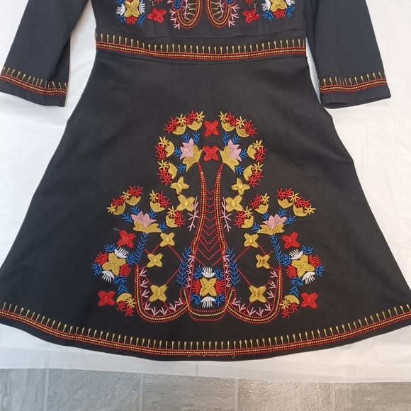 LAI MENG FIVE CATS Elegant Black Floral Embroidered Dress - Picture 9 of 13